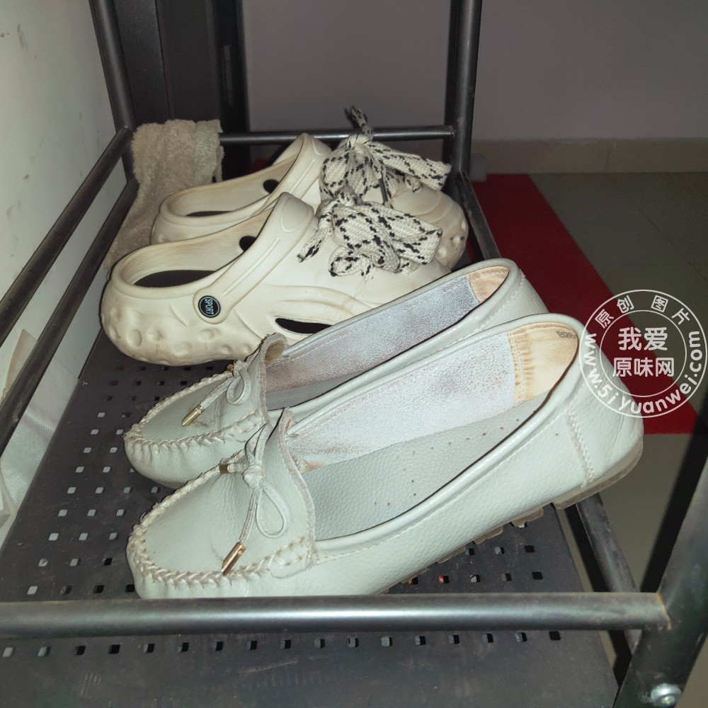 继续扫楼,碰到喜欢的先闻鞋味,在鞋底和鞋全 tian 一遍 - 原味鞋子 - 原味秀